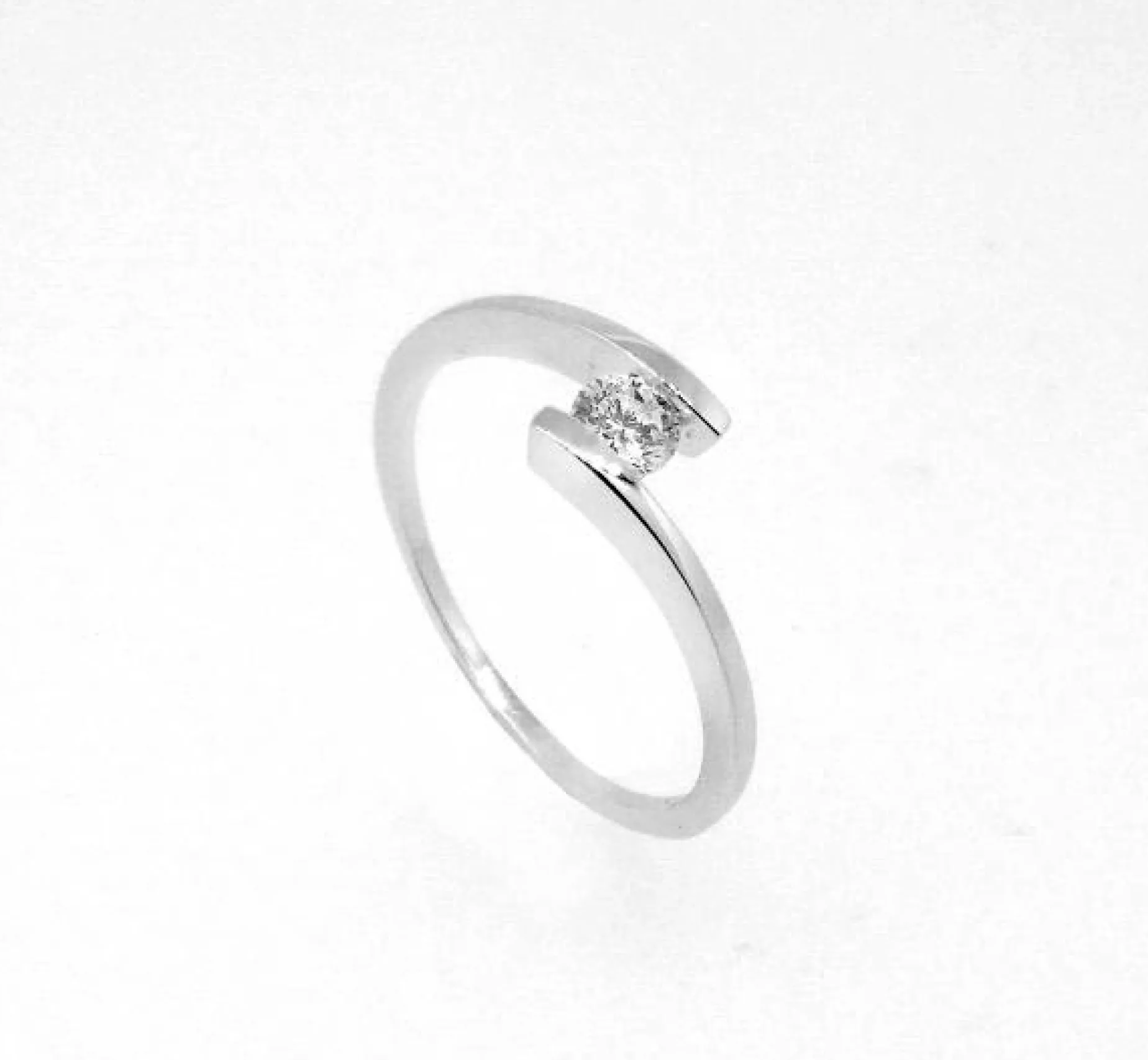 ANILLO ORO 18 KILATES CON DIAMANTE