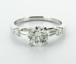 ANILLO ORO 18 KILATES CON DIAMANTES
