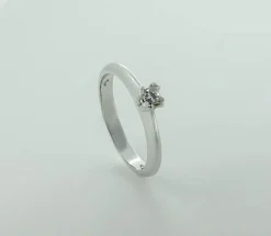 ANILLO ORO 18 KILATES CON DIAMANTE
